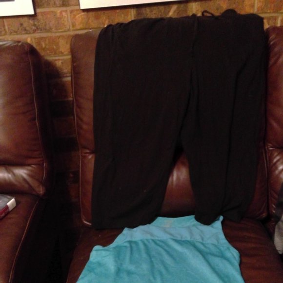 Bundle of Women's Athletic Wear - Picture 7 of 9